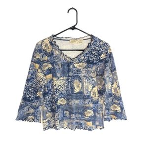 Early 2000s Blue Floral Print Lettuce Trim 3 Quarter Sleeve V Neck Fitted Tee